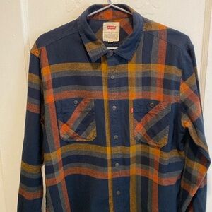 Levi’s Plaid Flannel Button Up Shirt